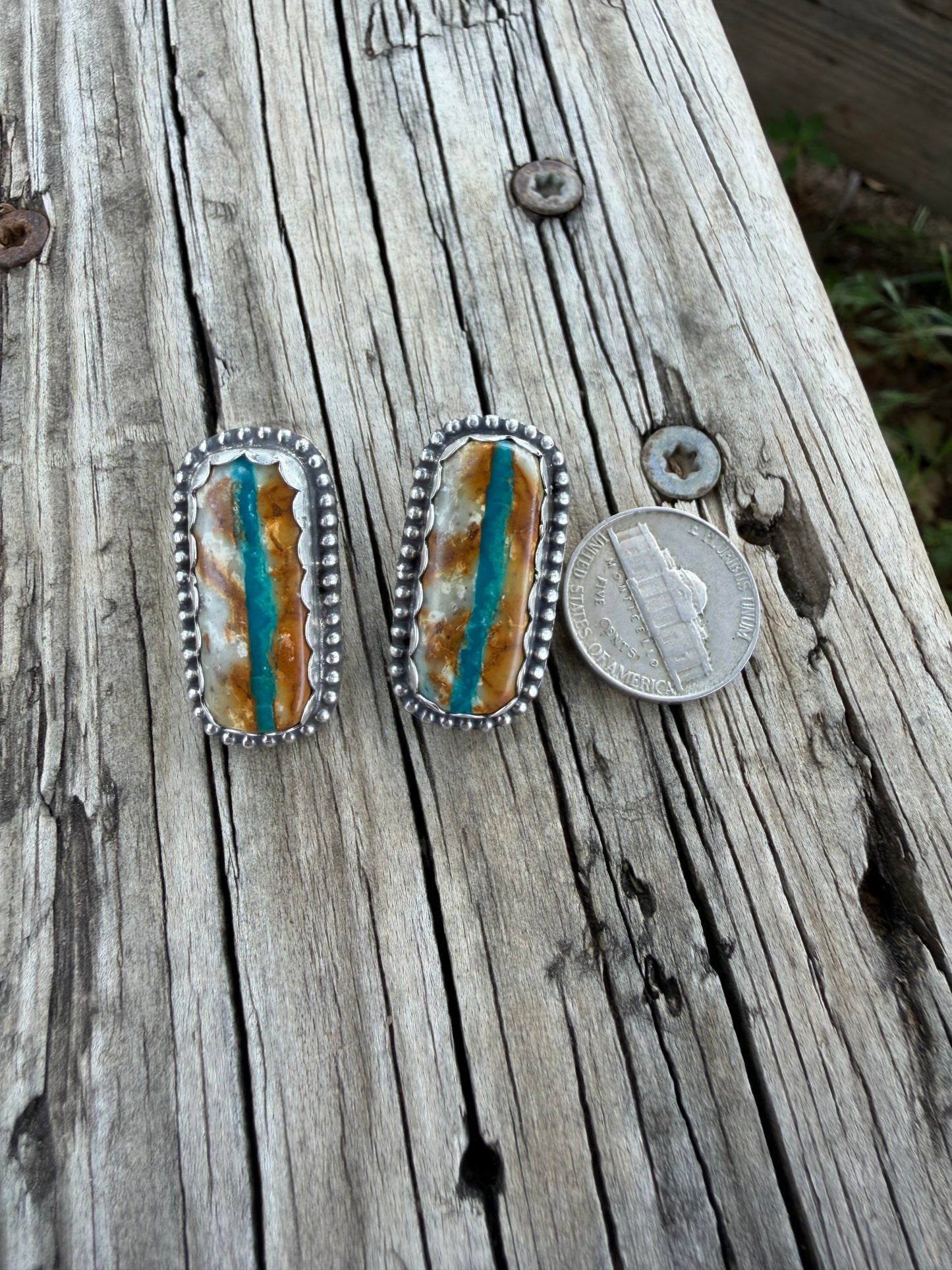 Royston Ribbon studs