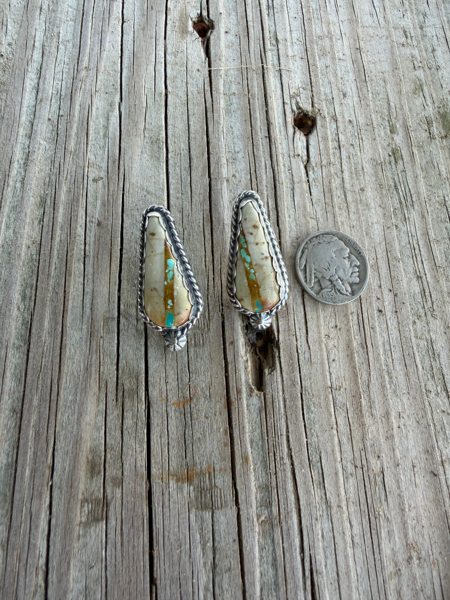 Royston Ribbon Studs